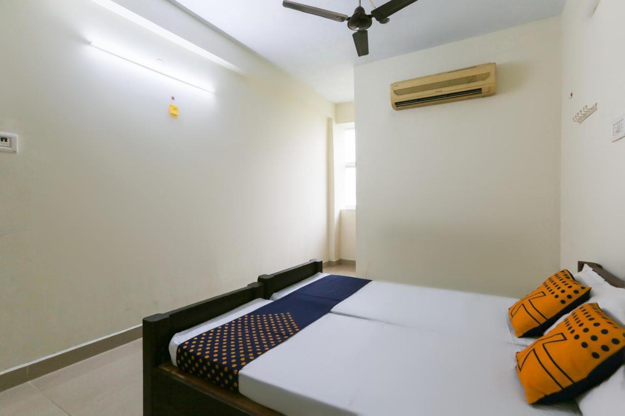 Spot On 63050 Kag Rooms Gūduvāncheri Esterno foto
