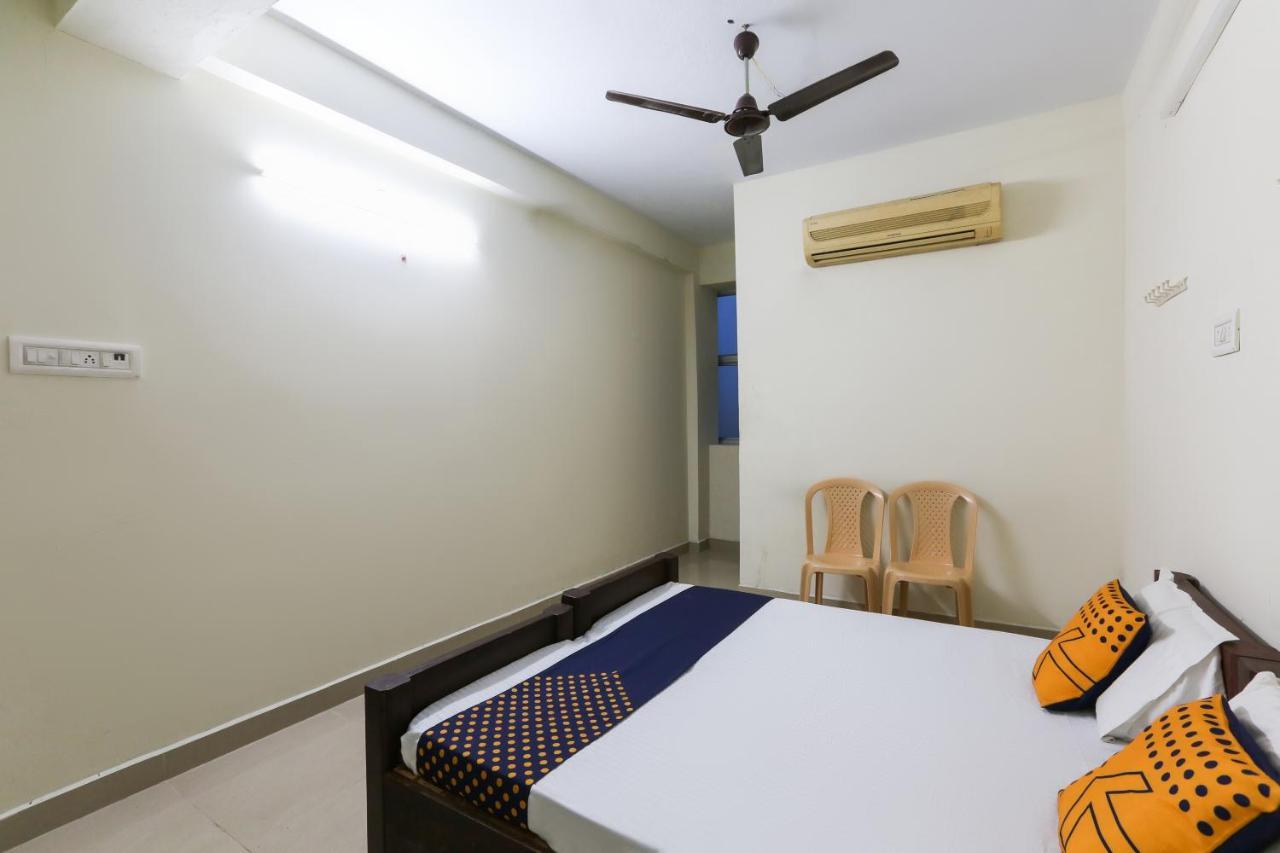 Spot On 63050 Kag Rooms Gūduvāncheri Esterno foto