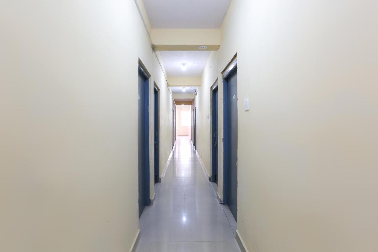 Spot On 63050 Kag Rooms Gūduvāncheri Esterno foto