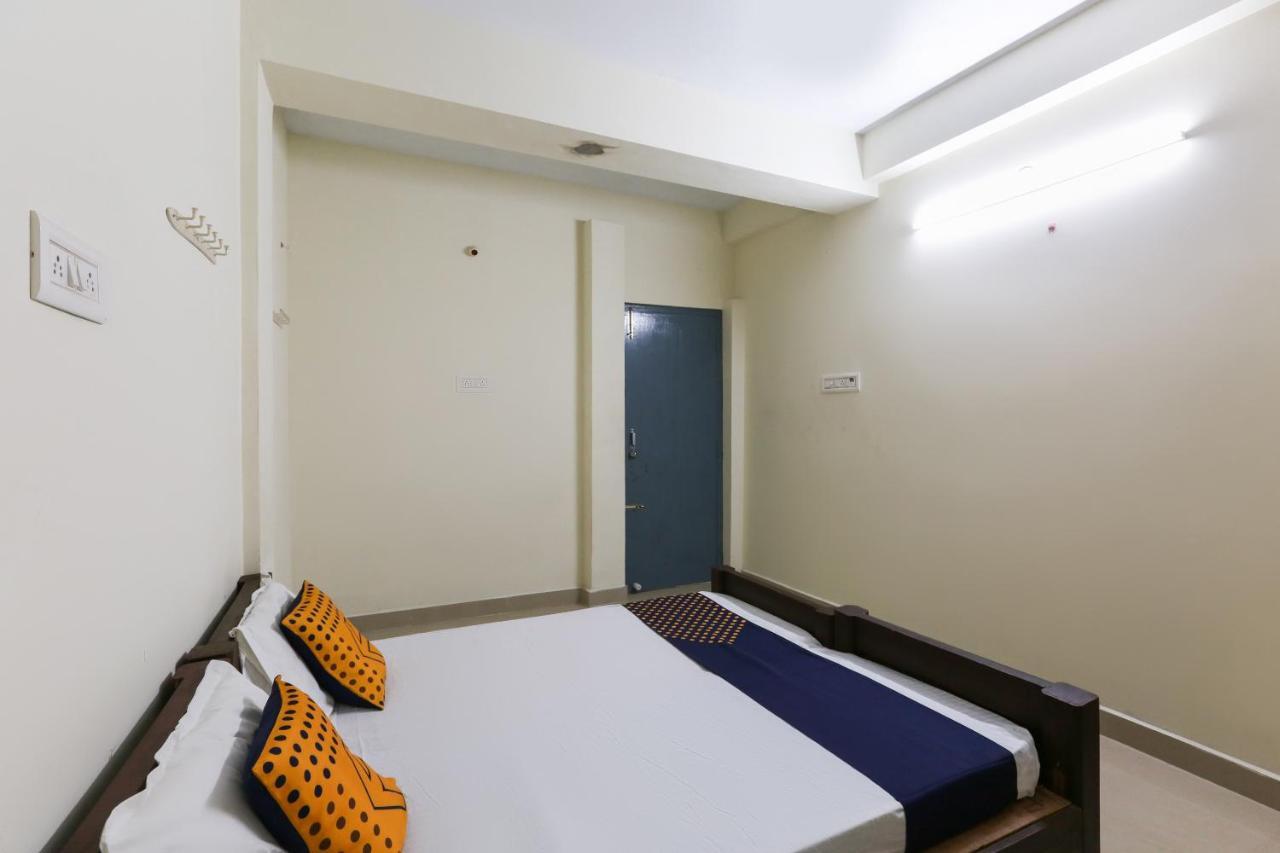 Spot On 63050 Kag Rooms Gūduvāncheri Esterno foto